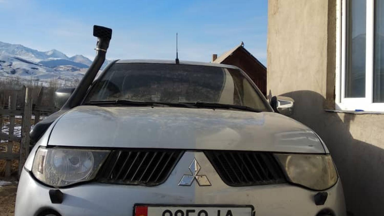Mitsubishi L-200 Пикап	